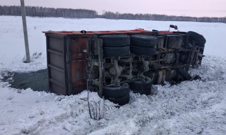 Фото  В Аргаяше пьяный водитель снес «КамАЗ»