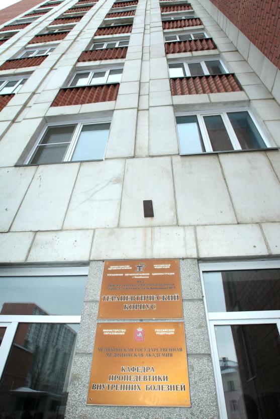 Фото Пациентам челябинской горбольницы №1 предстоит подниматься пешком на девятый этаж еще два месяца