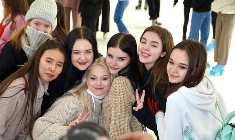 Фото Администрация Курчатовского района позвала студентов на каток