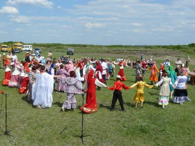 Фото Фольклорно-гастрономический фестиваль «Чебаркульская трапеза-2012» собрал более четырех тысяч участников