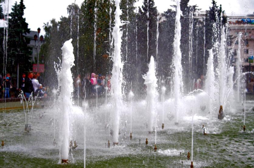 Фото Поющий фонтан в Челябинске будет работать до октября