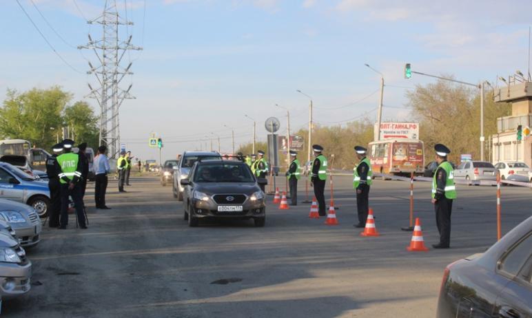 Фото На въездах в Челябинск были выставлены наряды полиции