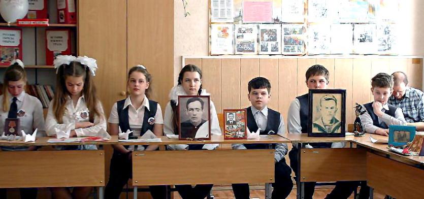 Фото Челябинские школьники собрали для «Стены памяти» 20 тысяч фотографий