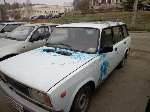 Фото Неизвестные облили зеленкой машину жителя Снежинска