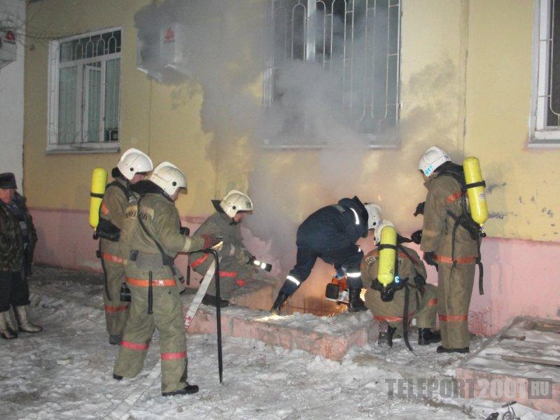 Фото В Челябинской области от огня спасено 16 взрослых и два малыша