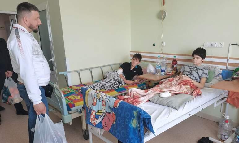 Фото Паралимпийский чемпион навестил раненых бойцов и детей в луганском госпитале