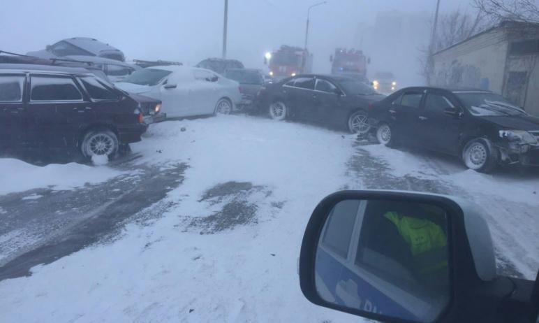 Фото В Озерске в условиях разгула стихии столкнулись 13 машин