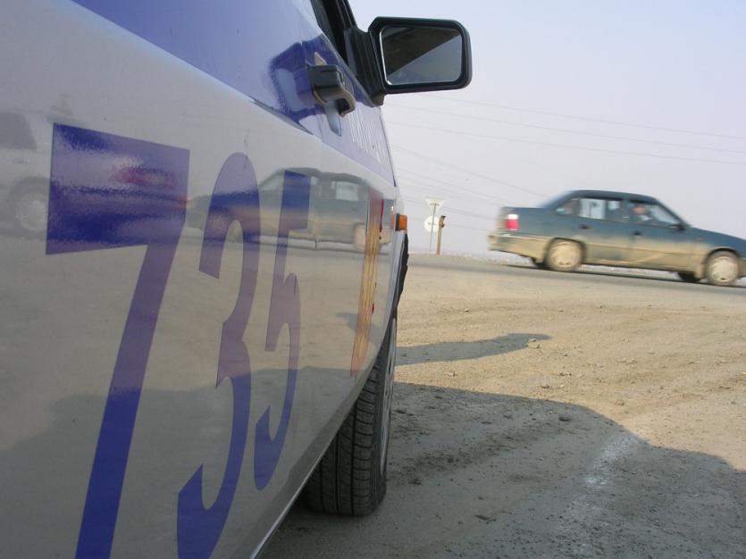 Фото Полиция Южноуральска устанавливает личность мужчины, угодившего под колеса авто
