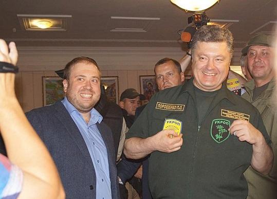 Фото Порошенко похвастался тем, что он «УКРОП» - может, хоть газики выйдут…