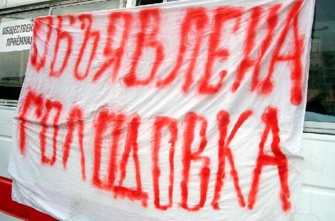 Фото Жительница аварийного дома в Челябинске не прекратила голодовку даже после встречи с представителями мэрии