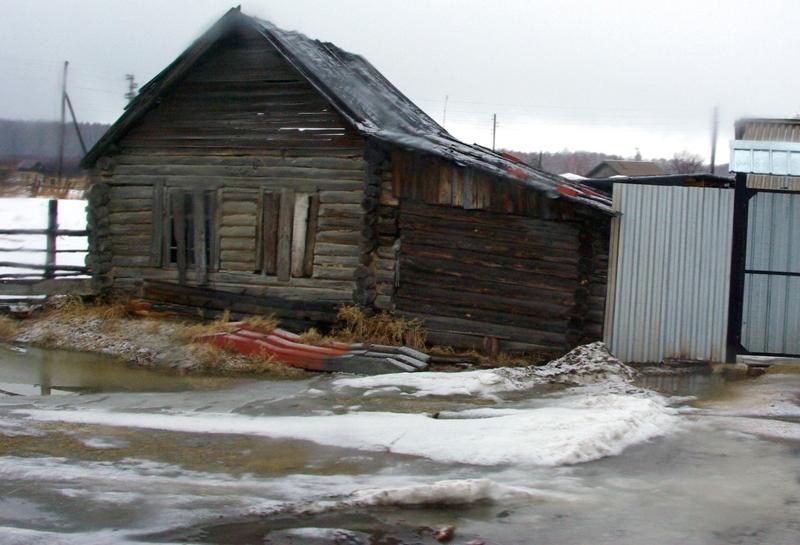 Фото В Челябинске худшим жилищным организациям вручат рваную калошу или ржавую трубу