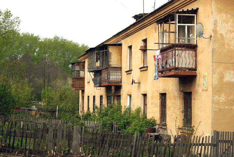 Фото В Челябинске 11 ветхих домов будут охранять от возможных пожаров