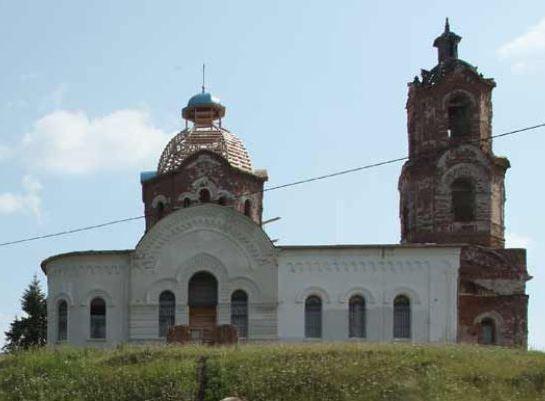 Фото Колокольня Свято-Покровского храма в селе Булзи, спустя 80 лет, вновь обрела купол с крестом