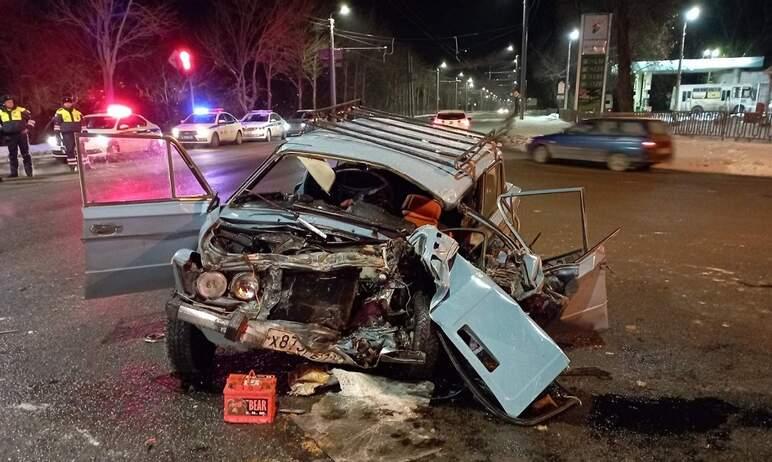 Фото В Челябинске водитель легковушки погиб после столкновения с маршруткой