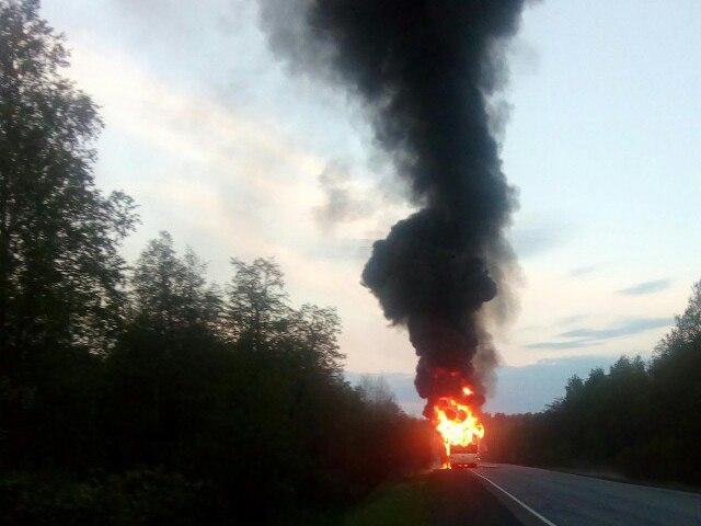 Фото В Челябинской области вспыхнул на ходу автобус
