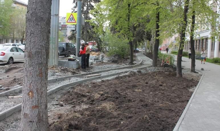 Фото В Челябинске в самом разгаре благоустройство пешеходной зоны на улице Свободы