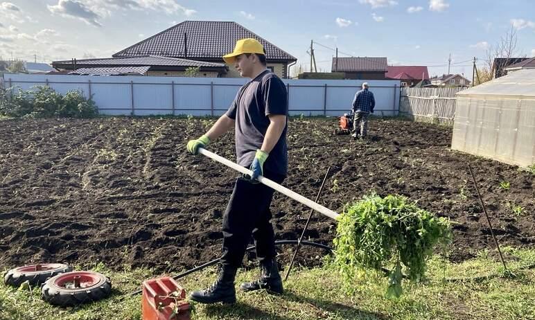 Фото Справедливороссы регулярно помогают семьям бойцов из Челябинской области