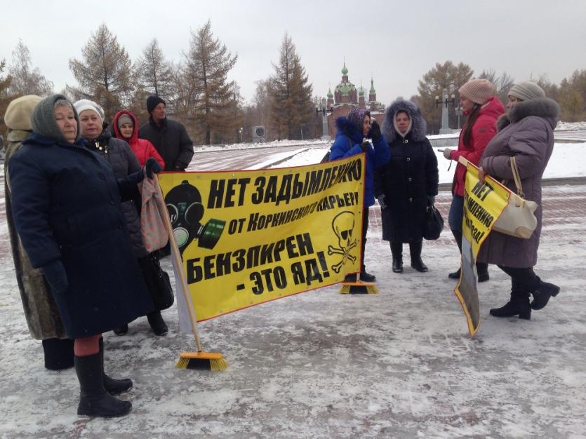 Фото В Челябинске прошел митинг против задымления в Коркинском разрезе