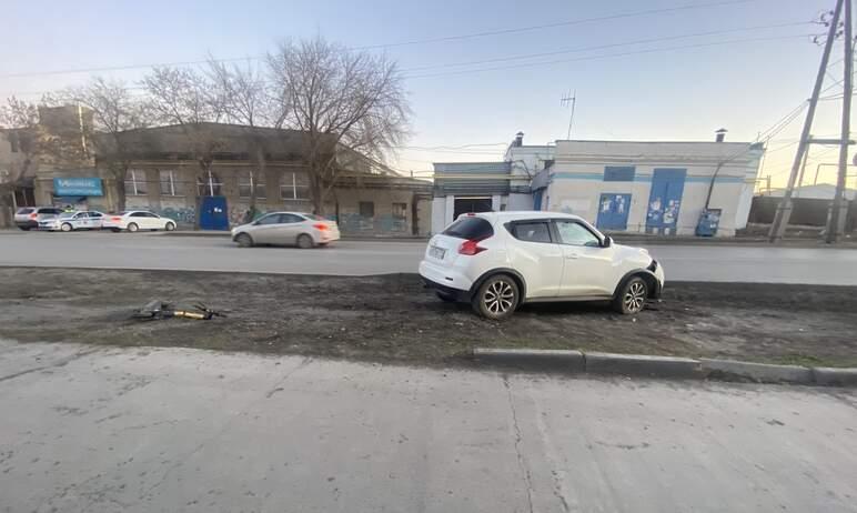 Фото В Челябинске в ДТП пострадали двое подростков на электросамокате