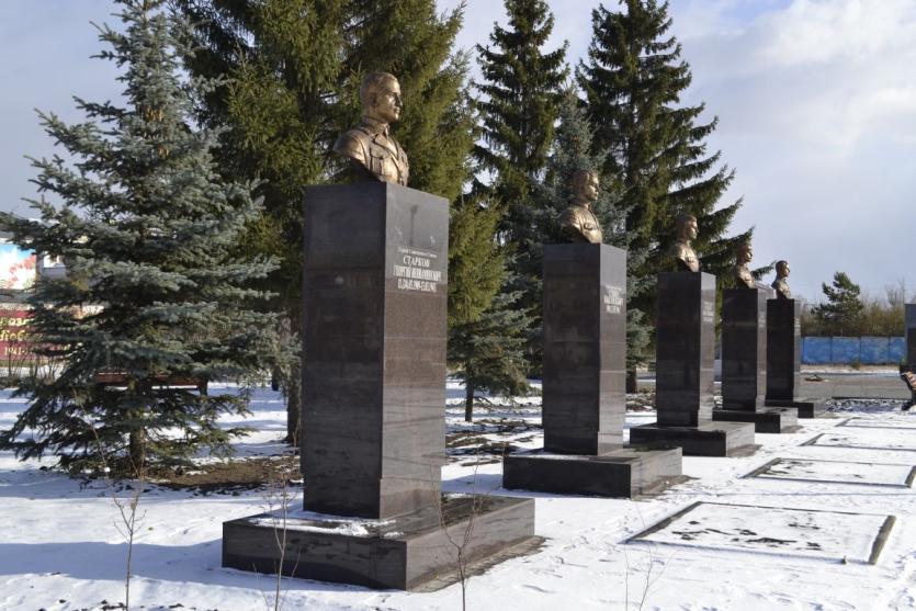 Фото Каслинский завод отлил 11 скульптур для Троицка Челябинской области
