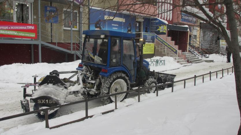 Фото Челябинцы могут сообщить о неубранном снеге по телефонам «горячей линии»