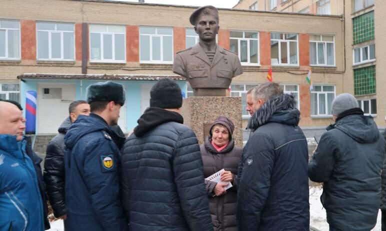 Фото Челябинск бережно хранит память о настоящем герое Евгении Родионове