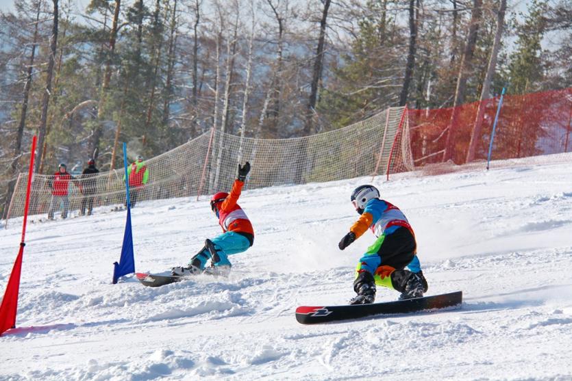 Фото Спортивные арбитры учились на миасском «Золотом пляже» судить сноуборд