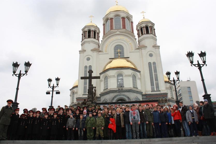 Фото Челябинские кадеты посетили Ганину Яму и Храм Спаса на Крови в Екатеринбурге