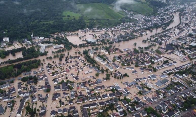 Фото На западе Германии из-за наводнения без вести пропали более тысячи человек, есть погибшие