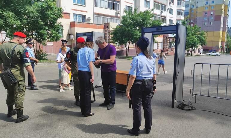 Фото Полиция обеспечила охрану порядка во время проведения молебна о Победе в Челябинске