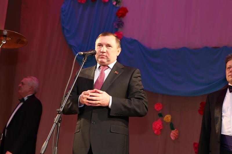 Фото Депутат Челябинской думы Виталий Паутов организовал концерт к  женскому дню в поселке Федоровка