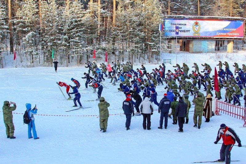 Фото Более 30 тысяч военнослужащих ЦВО приняли участие в «Лыжне России – 2015»