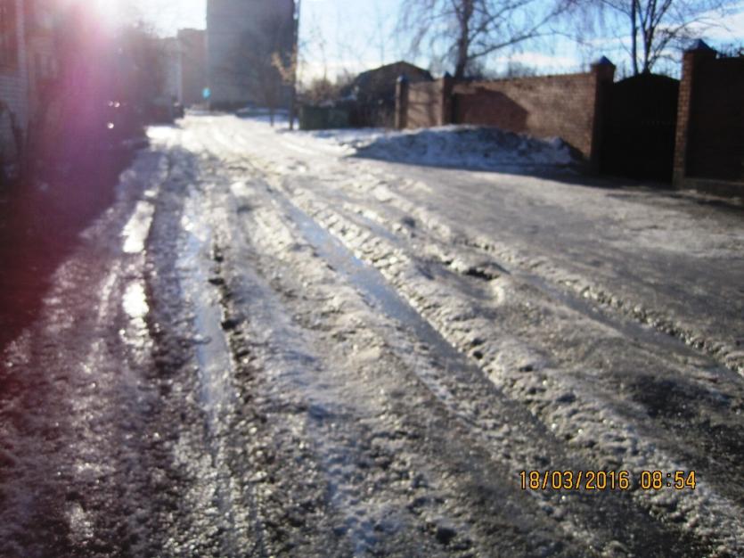 Фото В Ленинском районе Челябинска ледяные дороги ФОТО