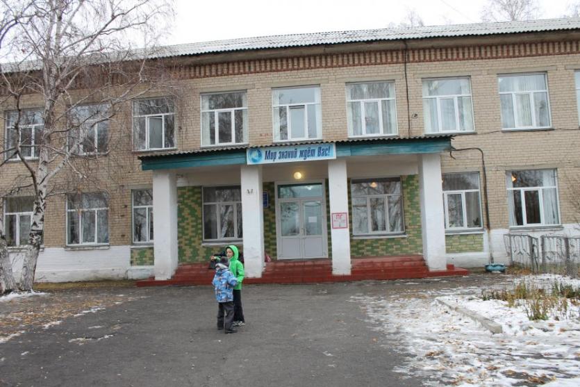 Фото Активисты ОНФ: Петровская средняя школа требует срочного ремонта    