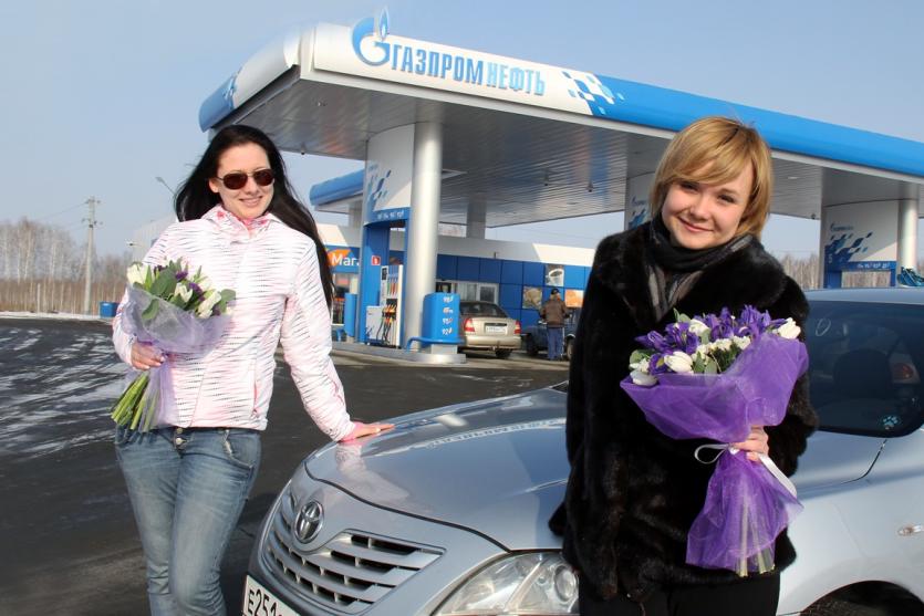 Фото Предприятие «Газпромнефть-Челябинск» поздравило южноуральских автоледи с Восьмым марта
