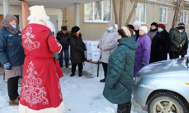Фото Новогодняя помощь нуждающимся Челябинской области