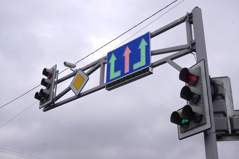 Фото На одном из перекрестков Челябинска введено ноу-хау для водителей – светофор с отсчетом времени