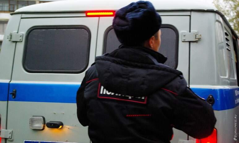 Фото Полицейские Челябинска задержали налетчика на салоны сотовой связи