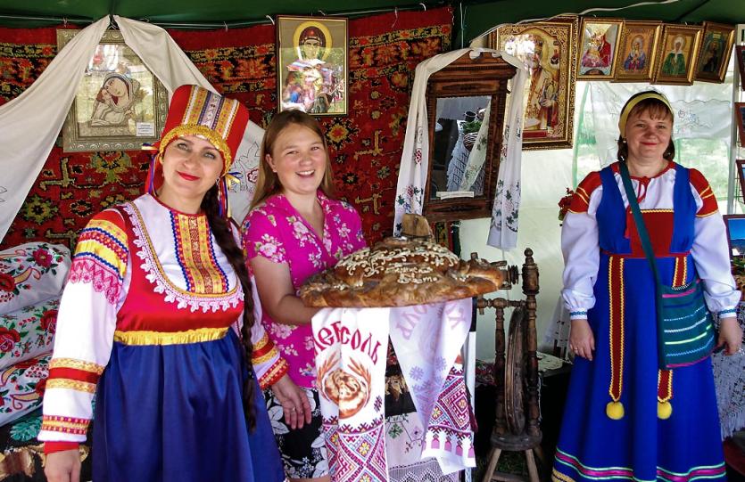 Фото Более 15 тысяч южноуральцев посетили Бажовский фестиваль в эти выходные