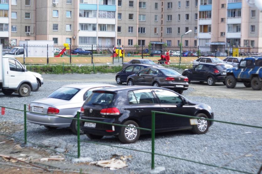 Фото Власти Челябинска будут бороться с нелегальными автостоянками путем создания законных