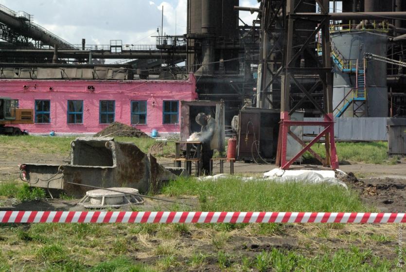 Фото В Челябинске на металлургическом комбинате погибла работница