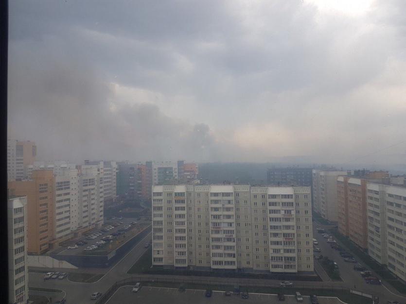 Фото Челябинск заволокло дымом. Продлено штормовое предупреждение