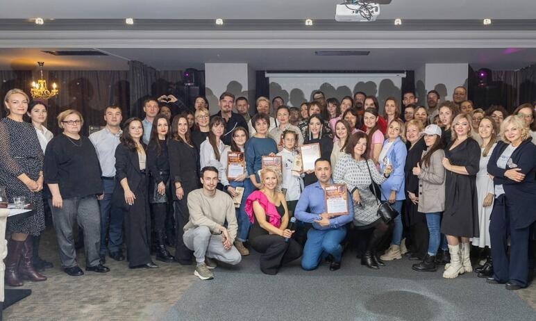 Фото Представитель «Урал-пресс-информа» в составе сборной СМИ стала призером караоке-турнира в Челябинске