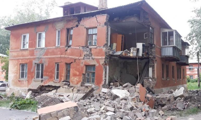 Фото В Челябинске дом, в котором обрушилась стена, снесут как аварийный