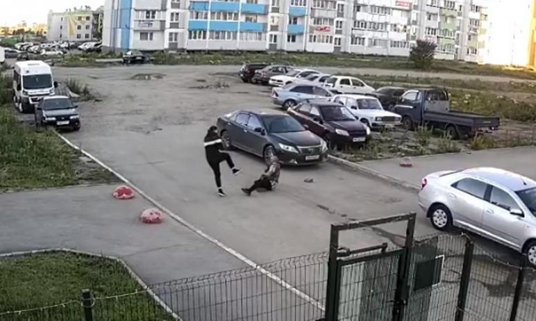 Фото В Челябинске ищут парня, избившего пожилого мужчину 