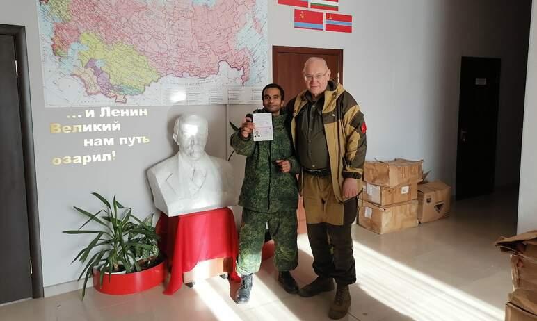 Фото Участник СВО Бенес Айо получил российский паспорт и уже мечтает о паспорте СССР