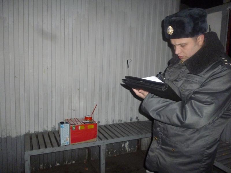 Фото На остановке в Снежинске детскую поделку приняли за бомбу
