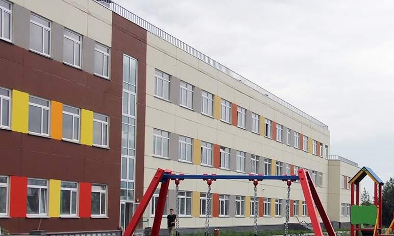 Фото Новая школа в Тугайкуле еще не открыта, но вопросы к губернатору по ней уже появились