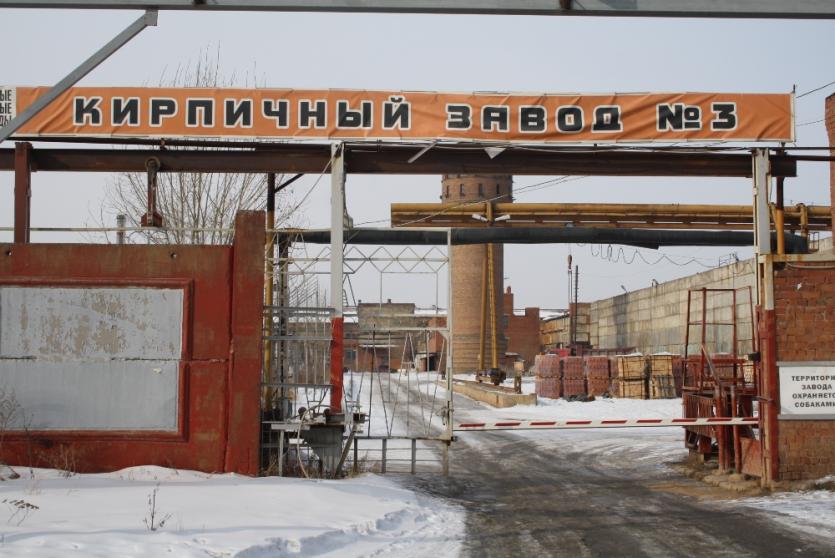 Фото Круглосуточный арест продукции заставил собственников Челябинского кирпичного завода гасить долги