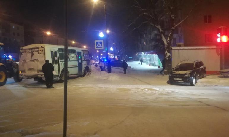 Фото В Челябинске в аварии с маршруткой пострадали пять человек